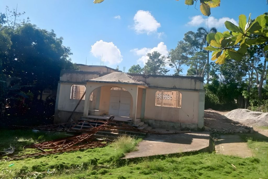 Help Us Replace a Failing Church Roof in Moreau, Haiti